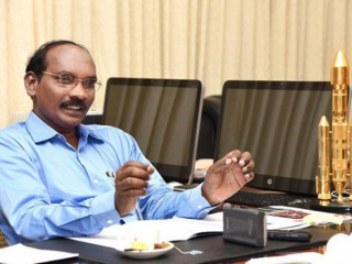 އިންޑިއާގެ ދަނޑުވެރިއަކުގެ ދަރިއެއް އައިއެސްރާއޯގެ ޗީފް ގެ މަގާމަށް ކުރި ދަތުރު