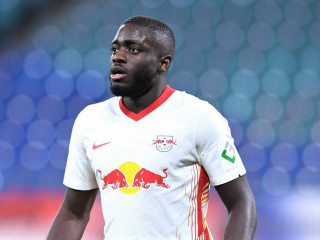 އާރްބީ ލައިޕްޒީގަށް ކުޅެމުން އަންނަ ފްރާންސްގެ ޒުވާން ޑިފެންޑަރު ޑަޔުޓް އުޕަމެކާނޯ