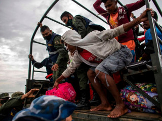 ރައްކާތެރި ހިސާބުތަކަށް މީހުން ގެންދިއުމުގެ މަސައްކަތް ކުރަނީ