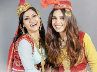 ބޫމީ ޕެޑްނޭކަރު އާއި ކޮންކަނާ ސެން ޝަރްމާ