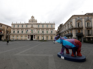 ކޮވިޑް-19: އިޓަލީގެ ގެތަކުގައި ތިބި ރައްޔިތުން އެކަކު އަނެކަށް ހިތްވަރު ދިނުމަށް ލަވަކިޔަނީ!