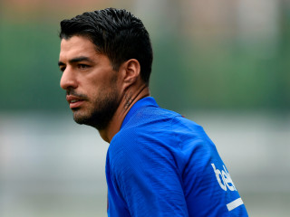 ބާސެލޯނާއަށް ކުޅެމުން އަންނަ އުރުގުއޭގެ ފޯވާޑް ލުއިސް ސުއަރޭޒް