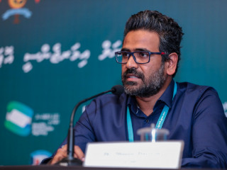 ކޮވިޑް ބަލިމީހުންނަށް ފަރުވާދޭ ޑޮކްޓަރުންގެ ޓީމްގައި ހިމެނިވަޑައިގަންނަވާ ޑރ. މޫސާ ހުސައިން؛ އޭނާ ކޮވިޑަށް ޕޮޒިޓިވްވި ވާހަކަ ވަނީ ދޮގުކުރައްވާފައި