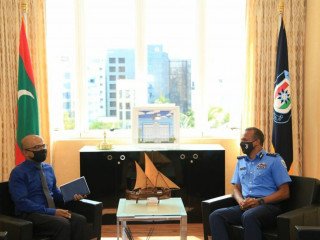 އިންފޮމޭޝަން ކޮމިޝަނަރ ހުސައިން ފިޔާޒް މޫސާ ޕޮލިސް ކޮމިޝަނަރު މުޙައްމަދު ހަމީދުއާ ބައްދަލުކުރައްވަނީ