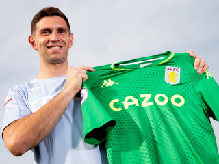 އާސެނަލްގެ ގޯލްކީޕަރު މާޓިނޭޒް އެސްޓަން ވިލާއަށް