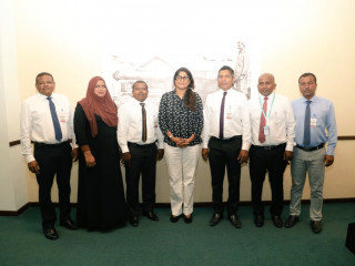 Minister Didi with the Addu City Council