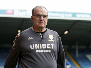 ލީޑްސް ޔުނައިޓެޑަށް އިރުޝާދު ދެމުން އަންނަ އާޖެންޓީނާގެ ކޯޗު މާސެލޯ ބިއެލްސާ