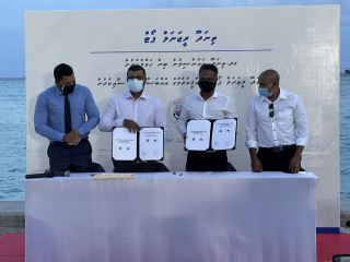 ތިނަދޫ ސަރަޙައްދީ ބަނދަރު ގާއިމުކުރުމުގެ މަޝްރޫއުގެ އެއްބަސްވުމުގައި ސޮއިކުުރުން