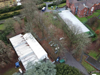 ހޮސްޕިޓަލެއްގެ ކައިރީގައި ހަދާފައިވާ ވަގުތީ މޯޗަރެއް