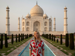 ޓްރަމްޕްގެ ދަރިކަނބަލުން އިވާންކާ ތާޖްމަހަލްގައި ނެގި ފޮޓޯއަށް ގިނަ ބައެއްގެ ސަމާލުކަން