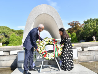 The First Couple laid a wreath at the Memorial Cenotaph during the visit