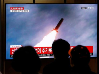 އުތުރު ކޮރެއާއިން މިސައިލެއް ޓެސްޓް ކުރި ވީޑިއޯ މަންޒަރުތަކެއް ބަލަނީ (ފައިލް ފޮޓޯ)