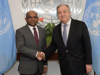 Minister of Foreign Affairs Abdulla Shahid (L), United Nations Secretary-General António Guterres (R)