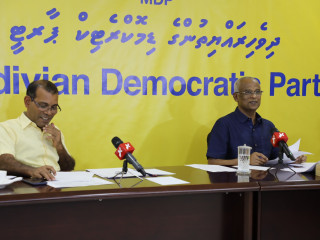 ރަށްވެހި ފަތިސް ކެންޑިޑޭޓުންނާއި، ކެންޕެއިން ޓީމުތަކާއެކު ބޭއްވި ފުރަތަމަ ބައްދަލުވުމުގައި ރައީސް ޞާލިހު އާއި ރައީސް ނަޝީދު