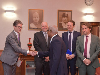 ރައީސް ސޯލިހު އީޔޫގެ ވަފްދުގެ ބައެއް ބޭފުޅުންނާއި އެކު