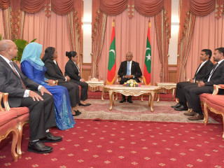 އެންޓިކޮރަޕްޝަން ކޮމިޝަންގެ ބައެއް މެމްބަރުން، ރައީސް ސޯލިހާއެކު