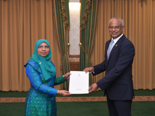 ޖެންޑަރ މިނިސްޓަރ އައިޝަތު މުހައްމަދު ދީދީ އާ ފަތްކޮޅު ހަވާލުކުރުމުގެ ތެރެއިން