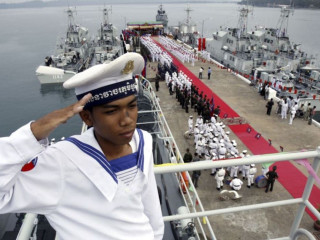 ކެމްބޯޑިއާގެ ރީމް ނޭވަލް ބޭސްގައި އޮފިސަރަކު ހަރަކާތްތެރިވަނީ