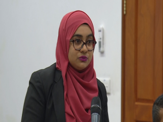 ދައުލަތުގެ ވަކީލާ އައިޝަތު މުހައްމަދު.  ކޯޓުގެ ހުރުމަތް ކަނޑާލި ކަމަށް ބުނާ މައްސަލައެއް ސުޕްރީމް ކޯޓަށް ވަނީ ހުށައަޅާފައި