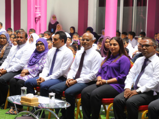 މިއަހަރު ހުޅުވި އިއްޒުއްދީން ސްކޫލް ހުޅުވުމުގެ ރަސްމިއްޔާތުގެ ތެރެއިން: ތައުލީމުގެ ބިލަކީ އުނގެނުމުގެ ޙައްޤު ކުޑަކުދިންނަށާއި ބޮޑެތި މީހުންނަށް ކަށަވަރުކޮށްދީ، މުދައްރިސުންގެ ޙައްޤުތައް ރައްކާތެރިކޮށް