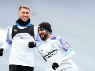 މެންޗެސްޓާ ސިޓީގެ ފޯވާޑް ރިޔާދް މާރޭޒް އާއި ޑިފެންޑަރު އައިމެރިކް ލަޕޯޓް