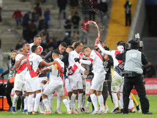 ޕެރޫ ކުޅުންތެރިން އުފާ ފާޅުކުރަނީ