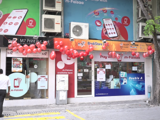 އެމް7  ގެ ހުރިހާ ސްޓާފުން މި ހަރަކާތުގައި ބައިވެރިވޭ