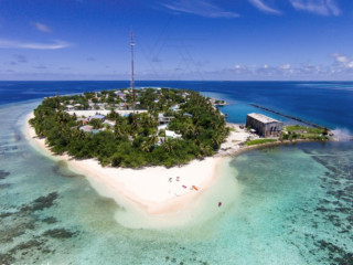 މޫދަށް ވެއްޓުނު މީހެއްގެ ބޮލުގައި އޮކްސިޖަން ފުޅިއަކުން ޖެހި ސީރިއަސް ހާލުގައި!