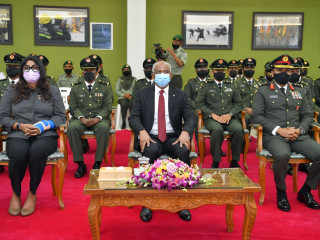 ރައީސުލްޖުމްހޫރިއްޔާ އިބްރާހިމް މުހައްމަދު ސޯލިހު ސިފައިންނަށް މަޤާމުގެ ކުރިއެރުން ދެއްވުމުގެ ރަސްމިއްޔާތުގައި ބައިވެރިވެވަޑައިގަންނަވަނީ