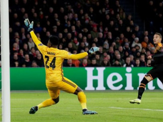 ޗެމްޕިއަންސް ލީގު: ވެލެންސިއާ އަތްދަށުވެ އަޔަކްސް ކަޓައިފި