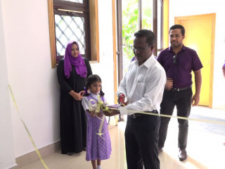 މިނިސްޓްރީ އޮފް އާރޓްސް ކަލްޗަރ އެންޑް ހެރިޓޭޖްގެ ސްޓޭޓް މިނިސްޓަރ މުހައްމަދު ތާރިގު ހުރިވަރު މައުރަޒު ހުޅުވައި ދެއްވަނީ