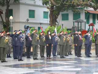 ނަޞްރުގެ ދުވަހުގެ މުނާޞަބަތުގައި ބޭއްވި ރަސްމިއްޔާތުގެ ތެރެއިން