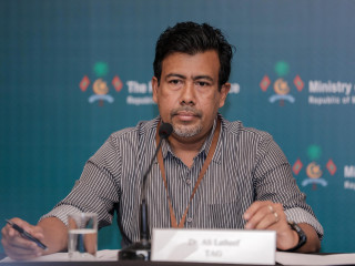 ޓެގް ގެ އިސް ޑޮކްޓަރ އަލީ ލަތީފް