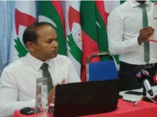 އެންޓި ކޮރަޕްޝަން ކޮމިޝަނުގެ ކުރީގެ ސެކްރެޓަރީ ޖެނެރަލް ޢަބްދުﷲ ރަޝީދު- ފޯރޖްކޮށްފައިވާ ލިއެކިއުންތަކުގައި ސޮއިކޮށްފައިވަނީ އޭނާކަން ރާއްޖެއެމްވީއަށް ވަނީ އެނގިފައި