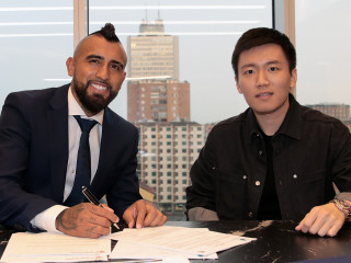 އިންޓަ މިލާނާ ގުޅުނު ޗިލީގެ މިޑްފީލްޑަރު އާޓޫރޯ ވިޑާލް