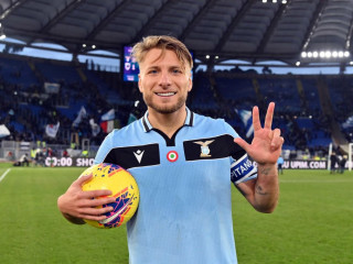 ލާޒިއޯގެ ފޯވާޑް ޗީރޯ އިމޮބިލޭ: މިއީ އޭނާ ރަން ބޫޓު ހޯދި ފުރަތަމަ ފަހަރު