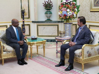 ފޮރިން މިނިސްޓަރ އަބްދުﷲ ޝާހިދު ބްރޫނާއީގެ ރަސްގެފާނާއި ބައްދަލު ކުރައްވަނީ