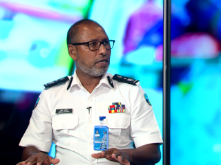 ފަލަސުރުހީ ޕްރޮގްރާމްގައި ކޮމިޝަނަރ ޖެނެރަލް އޮފް ކަސްޓަމްސް އަބްދުﷲ ޝަރީފު ވާހަކަދައްކަވަނީ