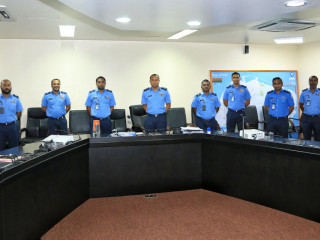 ބްރިޖް މަތިން ފުންމާލި މީހުން ސަލާމަތްކުރި ފުލުހުންނާއި ސީޕީ ބައްދަލުކުރެއްވުން