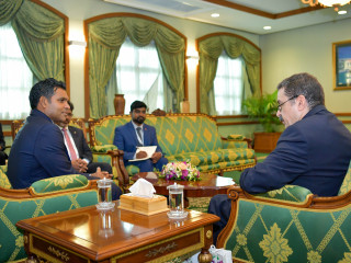 ނައިބު ރައީސް ފައިސަލް ބޭރުގެ އިއްޒަތްތެރިއަކާ ބައްދަލުކުރައްވަނީ