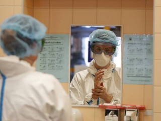 ޗެކް ރިޕަބްލިކް ގައި އިމާރާތްތެރޭގައިވެސް މާސްކު އެޅުން މަޖުބޫރު ކުރަން ފަށަނީ ބުރާސްފަތި ދުވަހު