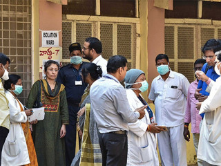 ކެރެލާގެ ޑޮކްޓަރުންގެ ޓީމެއް