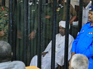 އުމަރު އަލް-ބަޝީރު، ހޯމަ ދުވަހު ބޭއްވި ކޯޓު އަޑުއެހުމުގައި