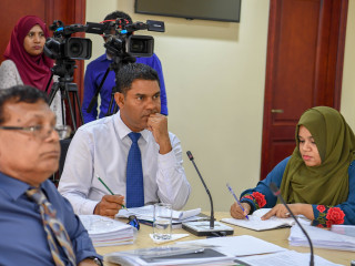 މާލިއްޔަތު ކޮމިޓީގެ ބައްދަލުވުމެއްގެ ތެރެއިން