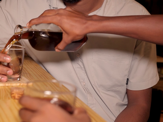 ކެފޭ ރެސްޓޯރެންޓްތައް ހުޅުވާފައި ހުންނަ ގަޑިތަކަށް ބަދަލު ގެންސްފައި މިވަނީ ކޭސްތައް އިތުރުވާން ފެށުމާ ގުޅިގެން