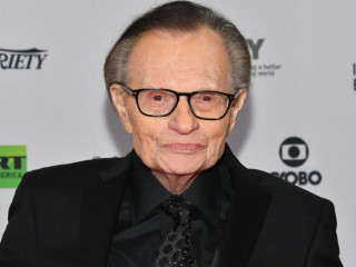 އެމެރިކާގެ މަޝްހޫރު ޓީވީ ހޯސްޓް ލެރީ ކިންގް