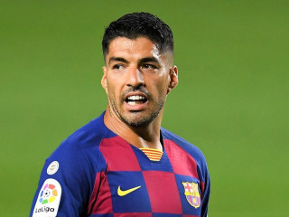 ބާސެލޯނާއަށް ކުޅެމުން އަންނަ އުރުގުއޭގެ ފޯވާޑް ލުއިސް ސުއަރޭޒް