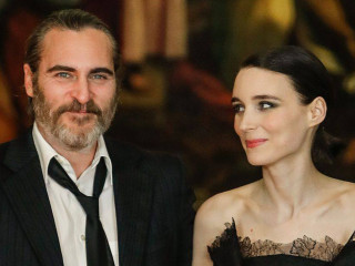 ވަކީން ފީނިކްސް އަދި ރޫނީ މާރާ ވަނީ ގިނަ ފިލްތަކެއް އެކުގައި ކުޅެފައެވެ