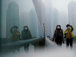 ޗައިނާގެ ޝެންހާއީގައި މީހުން މާސްކު އަޅައިގެން