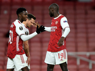 އާސެނަލާއި ޑަންޑޯކް ބައްދަލުކުރި މެޗުގެ ތެރެއިން: މި މެޗުން އާސެނަލް މޮޅުވީ 3-0 ން